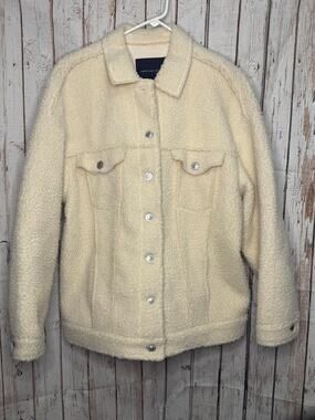 American Eagle Cream Boucle Sherpa Trucker Jacket Shacket Size L